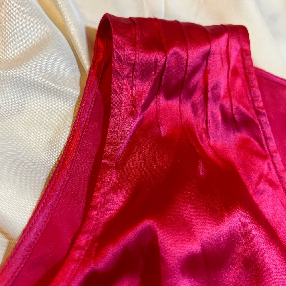 Chic Fuchsia Satin Sleeveless Blouse - Picture 4 of 6